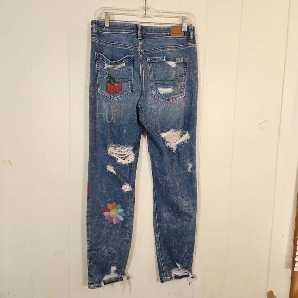 American Eagle Outfitters Colorful Fun Graffiti Distressed Mom Jeans Size 6 - Picture 2 of 16